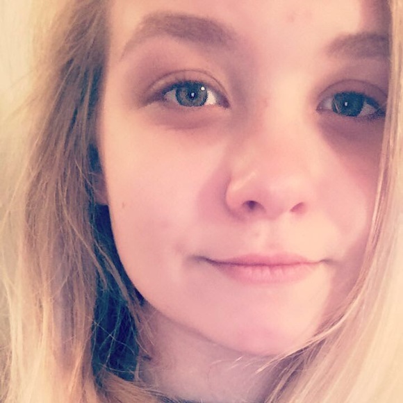 Meet your Posher, Bella - Picture 3 of 3